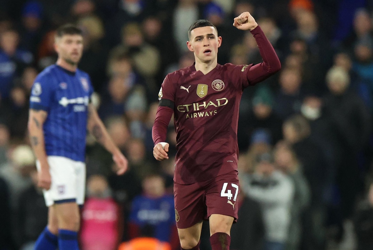 El jugador del City Phil Foden celebra el primero de los 6 goles que endosaron al Ipswich Town FC en Ipswich, Reino Unido. (Foto de Neil Hall de la agencia EFE/EPA)