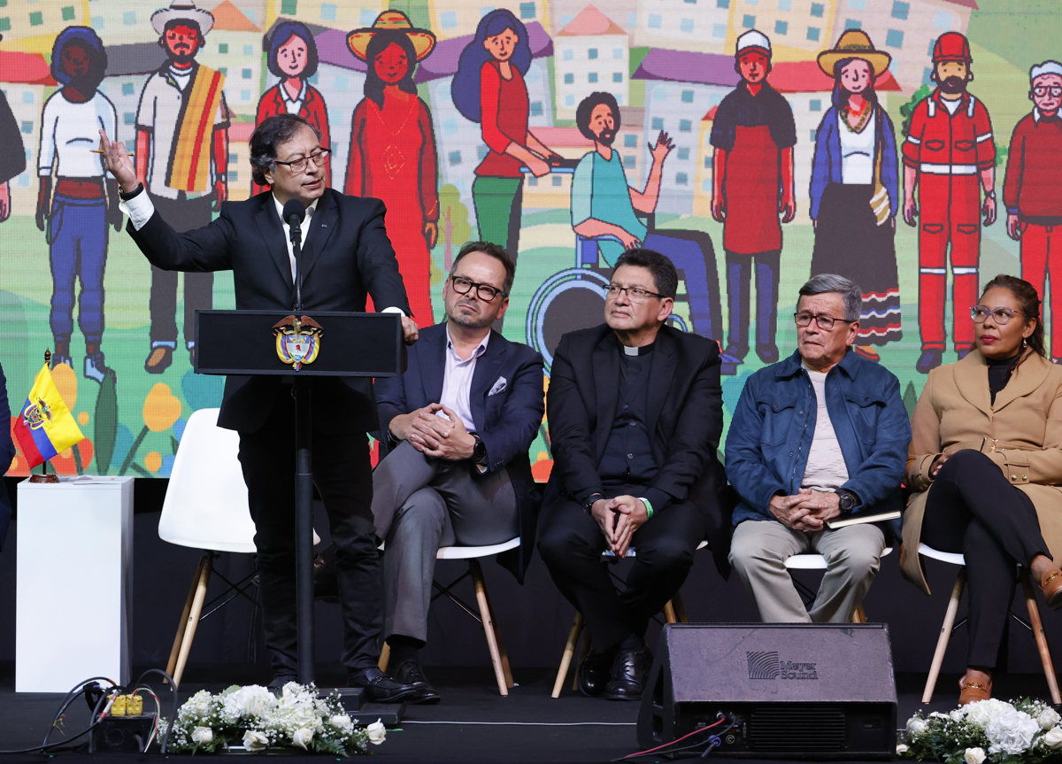 Fotografía de archivo del presidente de Colombia, Gustavo Petro, durante la instalación del Comité Nacional de la Participación - instancia transitoria de la Mesa de Diálogos de Paz, en Bogotá (Colombia). (Foto de Mauricio Dueñas Castañeda de la agencia EFE)