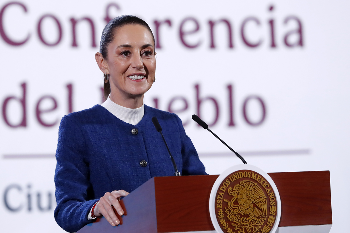 La presidenta de México, Claudia Sheinbaum, habla durante una rueda de prensa este miércoles, en Palacio Nacional en Ciudad de México (México). (Foto de Mario Guzmán de la agencia EFE)