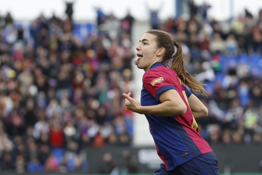 La centrocampista del FC Barcelona Patri Guijarro celebra su gol (4-0), durante la final de la Supercopa femenina de fútbol que disputaron FC Barcelona y Real Madrid en el Estadio de Butarque en Leganés. (Foto de EFE)