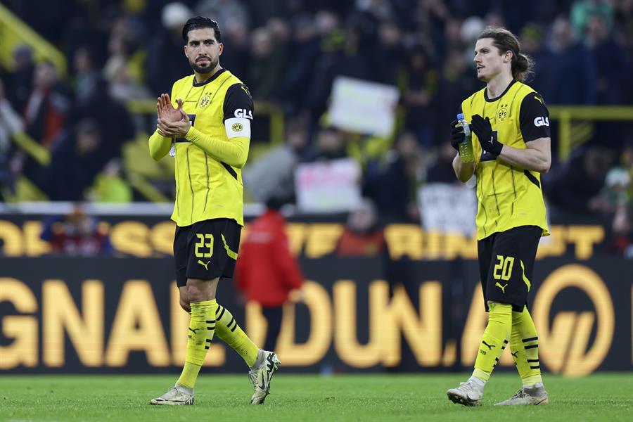 Los jugadores del Dortmund Emre Can y Marcel Sabitzer reacciona tras el empate de su equipo ante el Werder Bremen en Dortmund, Alemania. (Foto de EFE)