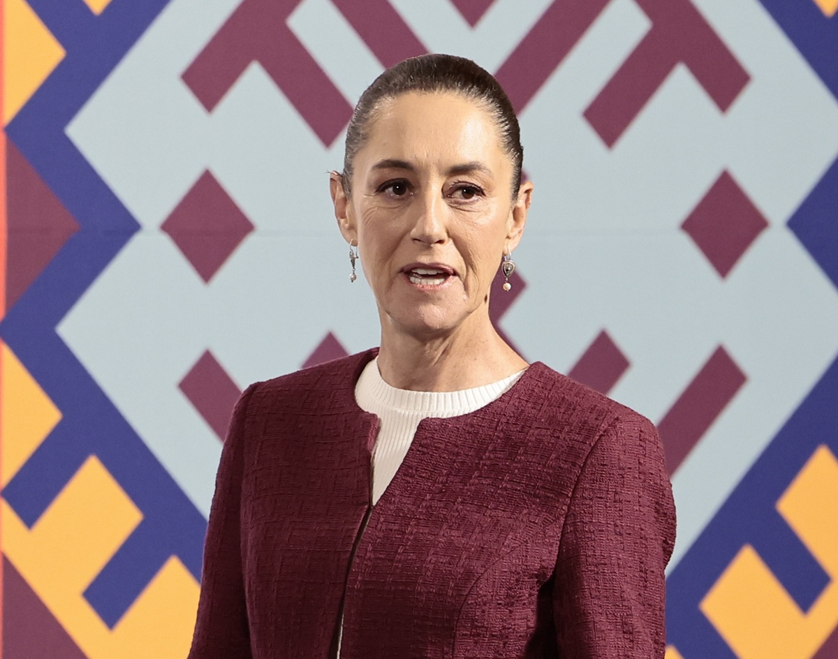 La presidenta de México, Claudia Sheinbaum, participa en su conferencia diaria este lunes, en el Palacio Nacional, en Ciudad de México (México). (Foto de José Méndez de la agencia EFE)