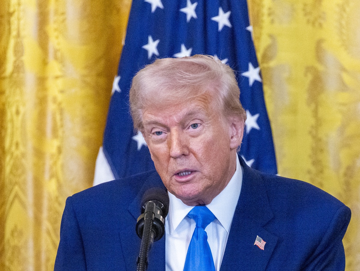 El presidente de EUA, Donald Trump, ofrece una conferencia de prensa conjunta con el presidente francés, Emmanuel Macron, en el Salón Este de la Casa Blanca en Washington, D.C., EUA, el 24 de febrero de 2025. (Foto de Shawn Thew de la agencia EFE)