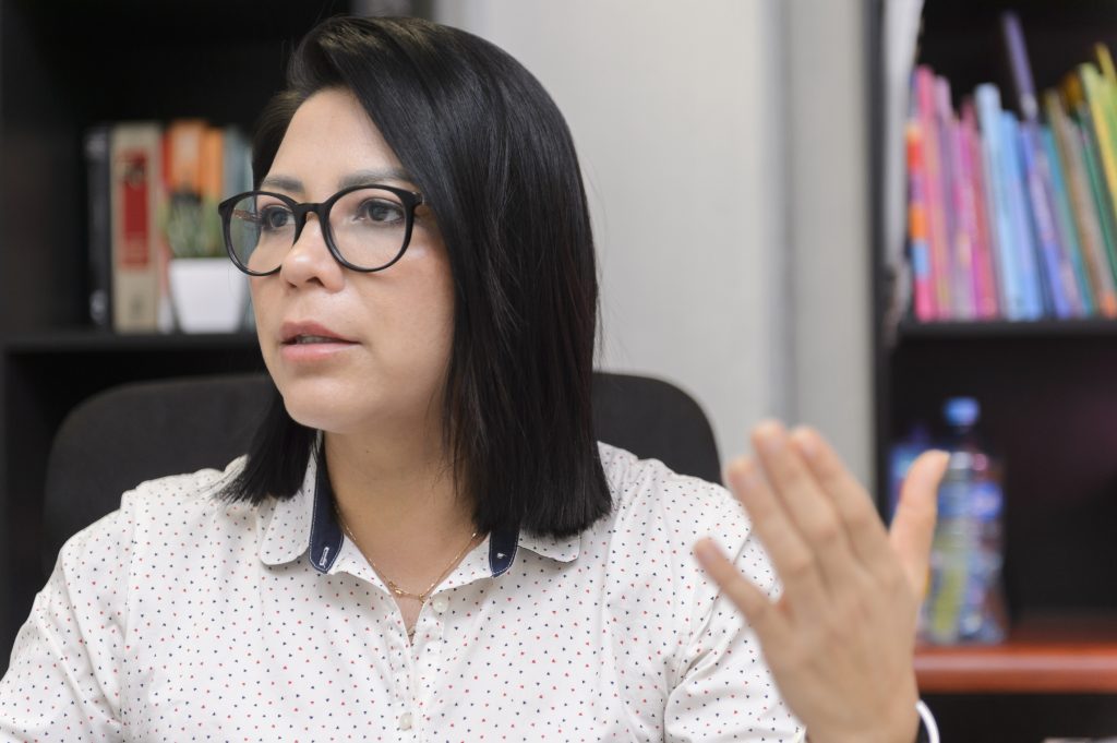 “El trastorno altera la actividad cerebral: la corteza prefrontal, encargada del razonamiento y el juicio, se ralentiza, mientras que la amígdala, responsable de regular el miedo, trabaja en exceso”, detalló la experta de la UdeC. (Foto dela Dirección General de Prensa de la Universidad de Colima)