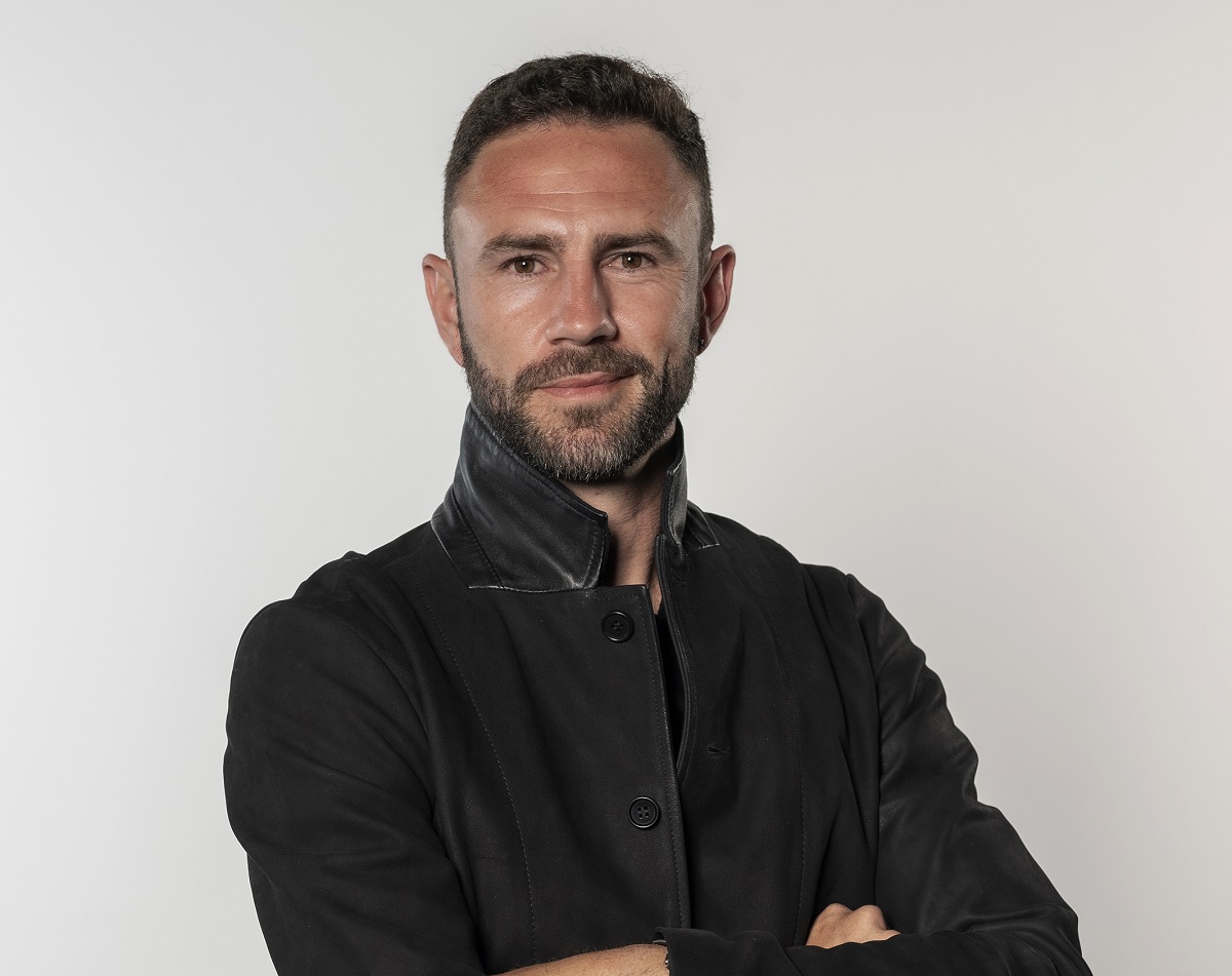 Fotografía cedida este sábado por Kings League Américas, del exfutbolista mexicano Miguel Layún posando en Ciudad de México (México). (Foto de Kings League Américas/ EFE)