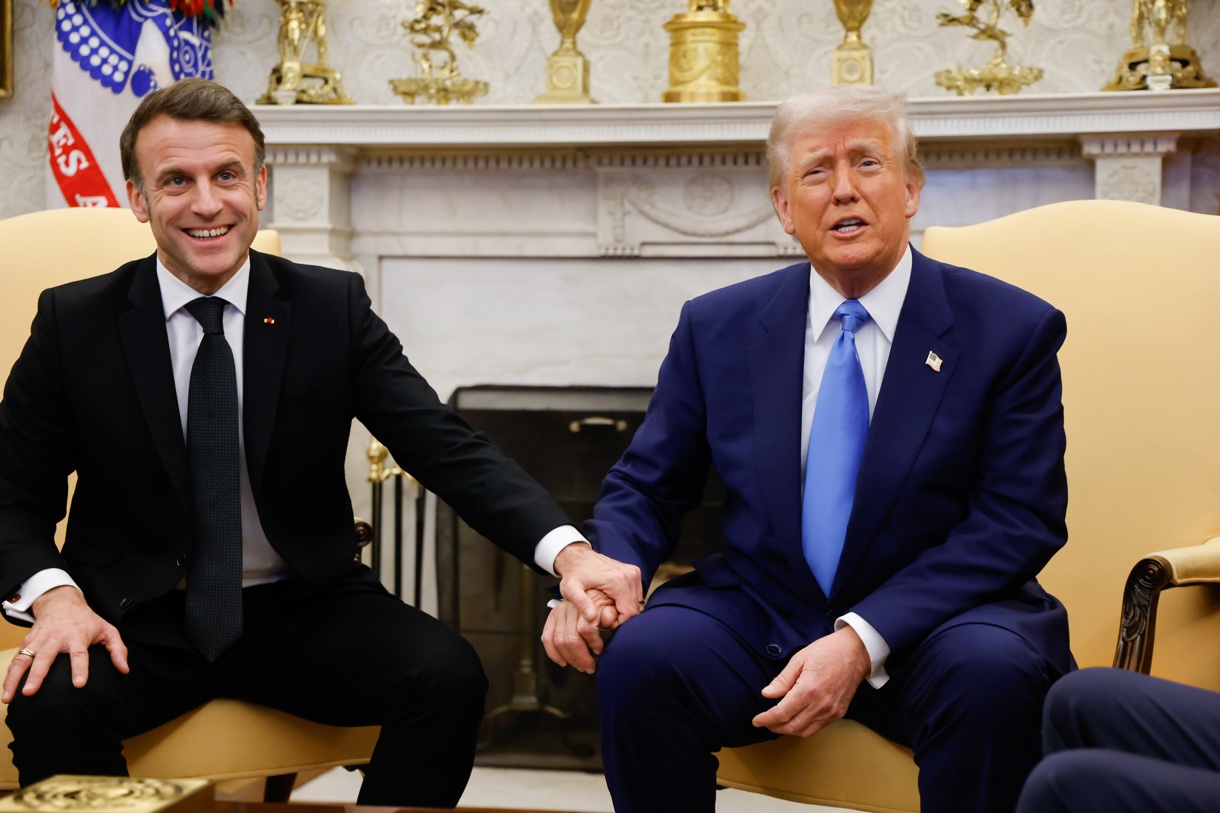 Fotografía del presidente de Estados Unidos, Donald Trump, junto a su homólogo francés, Emmanuel Macron, durante la comparecencia ante la prensa en la que se refirió a la visita del mandatario ucraniano, Volodímir Zelenski. (Foto de Ludovic Marin de la agencia EFE)