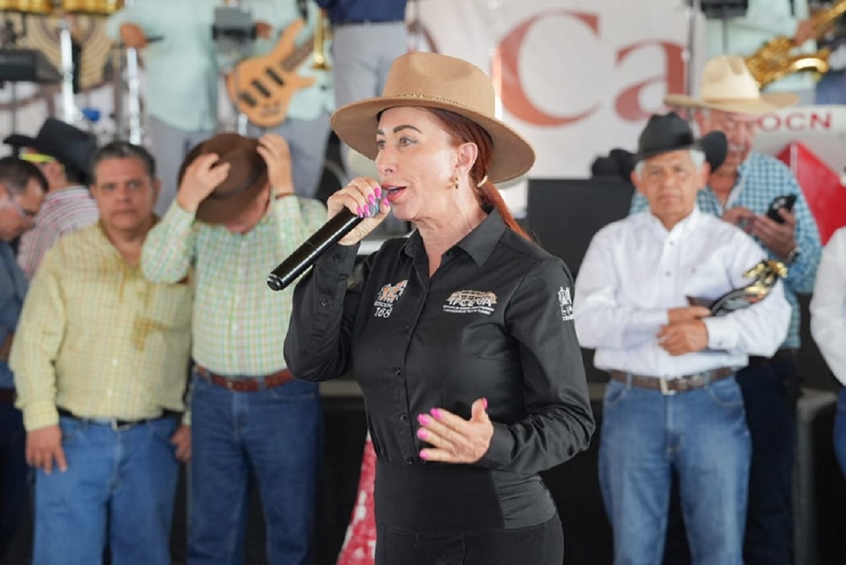 (Foto de redes sociales de la presidenta municipal Esther Gutiérrez)