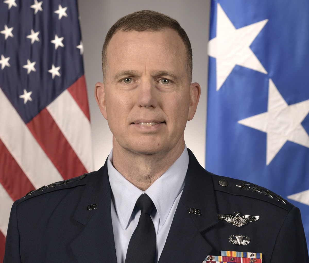 Fotografía oficial de las Fuerzas Aéreas de Estados Unidos donde aparece el jefe del Comando Norte de los Estados Unidos y Comando de Defensa Aeroespacial de América del Norte (USNORTHCOM), el general Gregory Guillot. (Foto de Fuerzas Aéreas EUA/EFE)