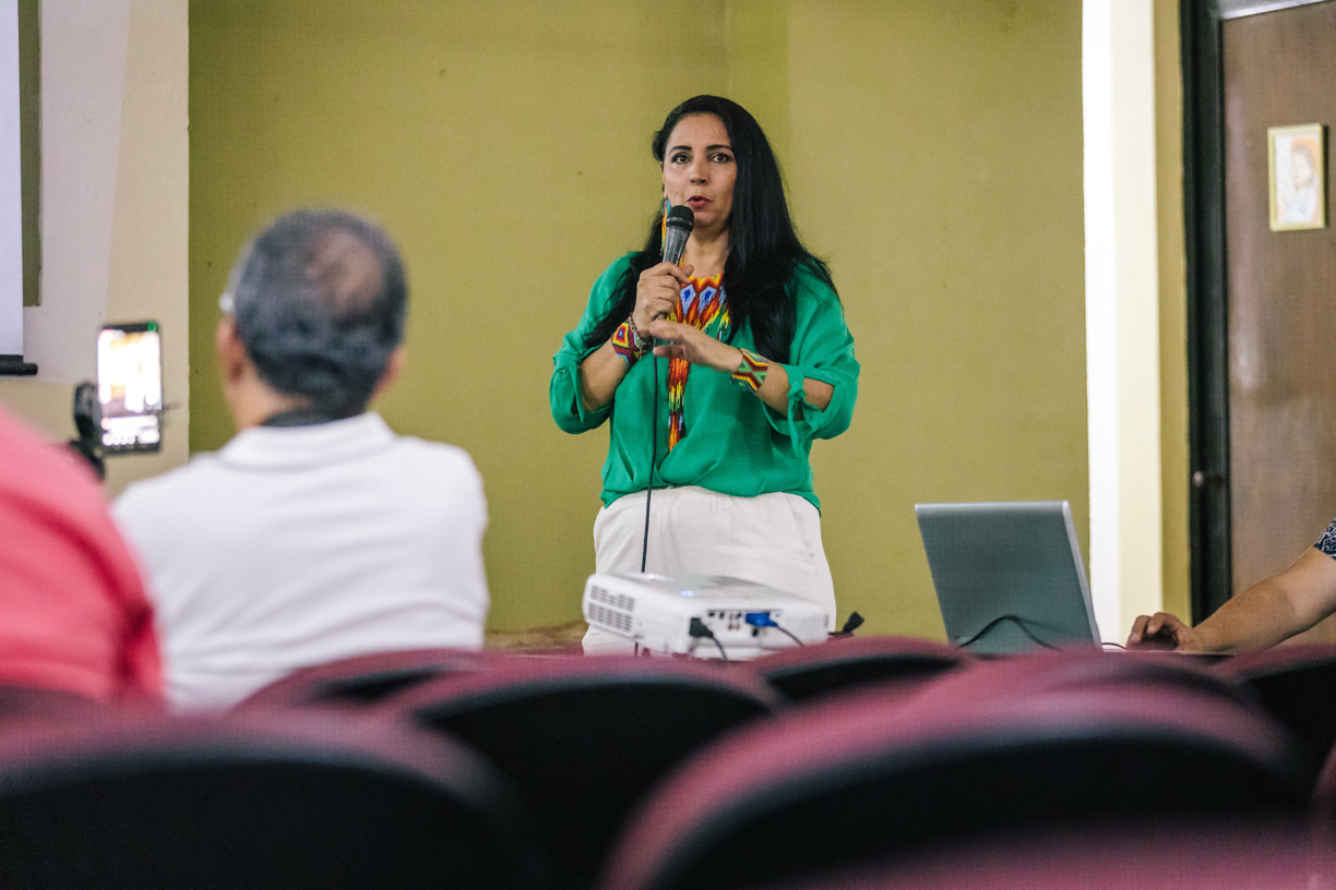 Patricia Mendoza Romero es terapeuta acupunturista con estudios de posgrados en alternativas médicas. (Foto de la Dirección General de Prensa de la UdeC)