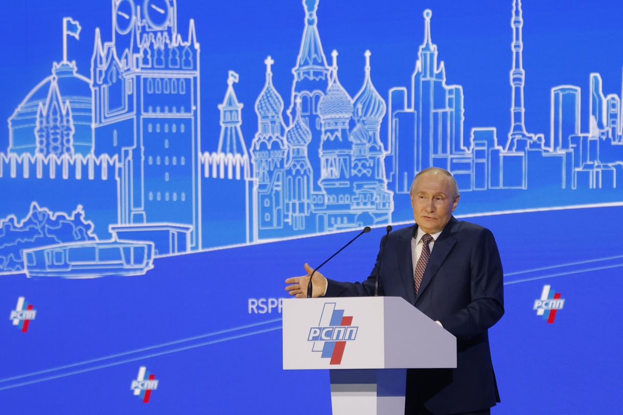 El presidente ruso Vladimir Putin habla durante el Congreso de la Unión Rusa de Industriales y Empresarios en Moscú, Rusia, el 18 de marzo de 2025. (Foto Maxim Shemetov Reuters/EFE/EPA)