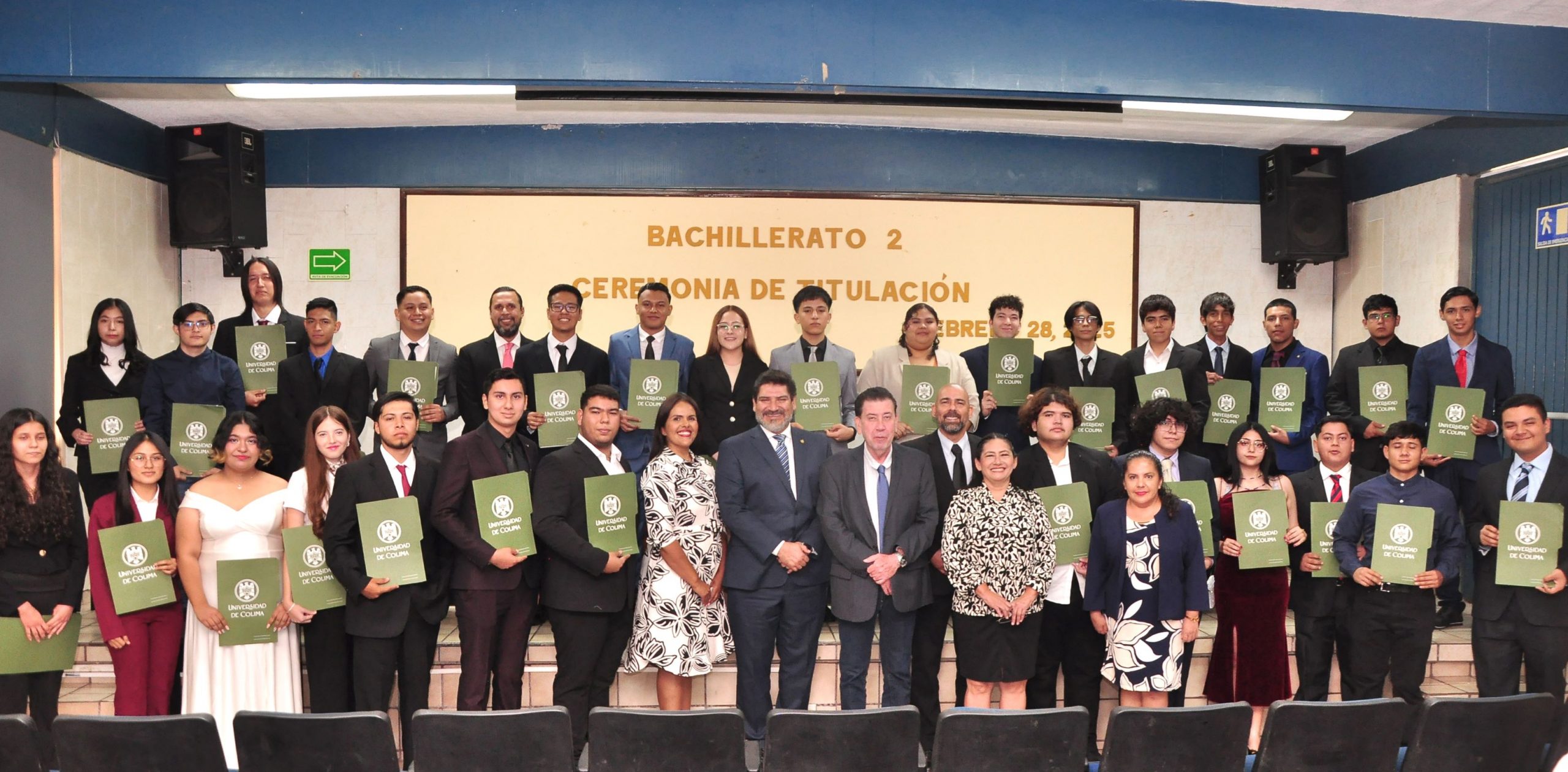 Las y los egresados en una foto de la Dirección General de Prensa de la UdeC.
