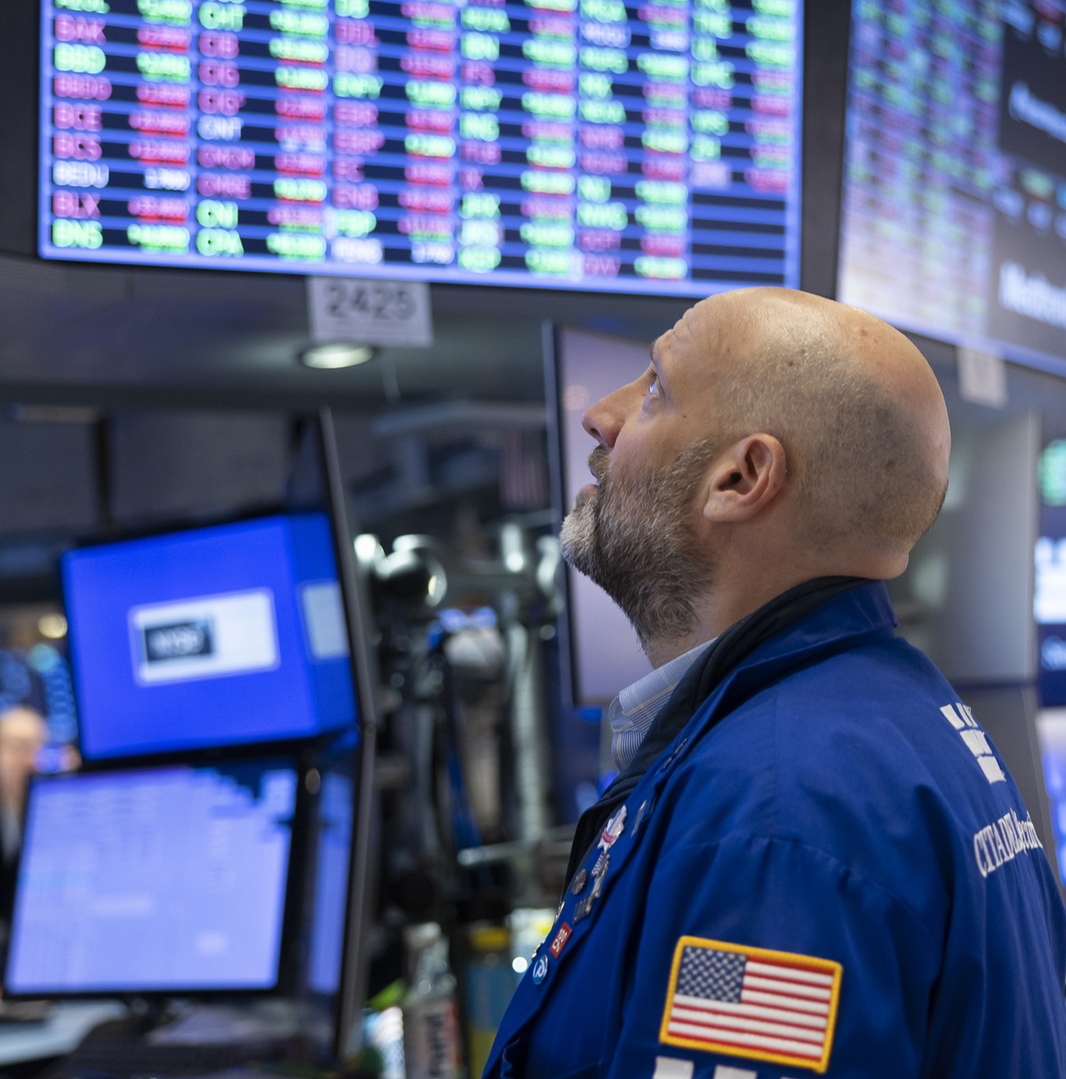 Un operador trabaja en la Apertura de la Bolsa en el piso de la Bolsa de Nueva York en Nueva York, Nueva York, EUA, 09 de abril de 2025. (Foto de Justin Lane de la agencia EFE/EPA)