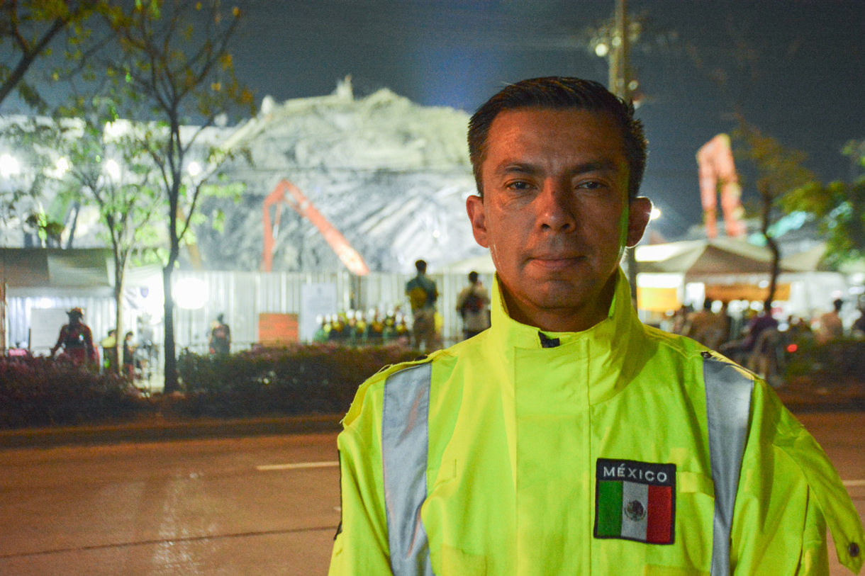 El arquitecto mexicano Francisco Bolio, que participa en la búsqueda de sobrevivientes en el edificio derrumbado de Bangkok, dijo a EFE que aún puede haber “un milagro” en el lugar, donde alrededor de 70 personas siguen atrapadas desde el pasado viernes cuando la torre colapsó tras el terremoto de magnitud 7.7 en Birmania (Myanmar). (Foto de Concepción Domínguez de la agencia EFE)