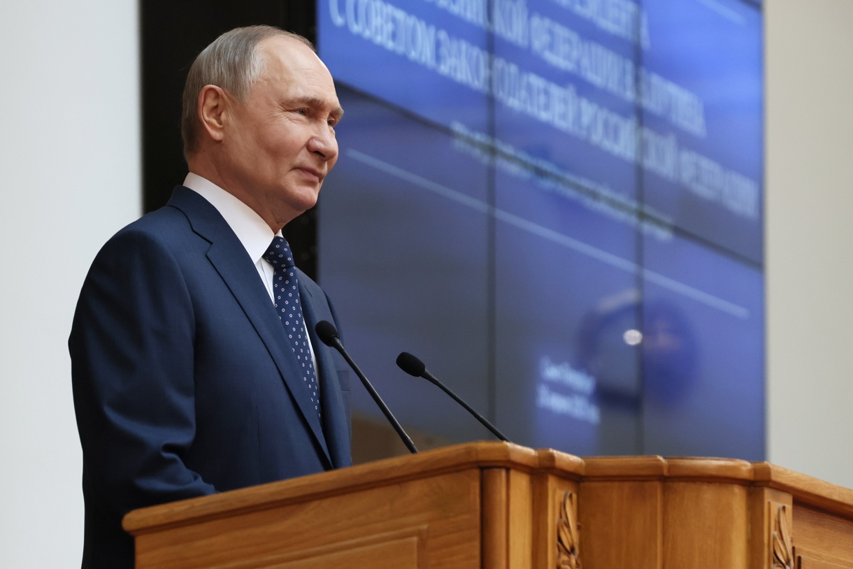 El presidente ruso Vladimir Putin pronuncia un discurso durante una reunión del Presidium del Consejo de Legisladores de Rusia en el Palacio Tauride en San Petersburgo, Rusia, el 28 de abril de 2025. (Rusia, San Petersburgo) (Foto de Mikhail Metzel EFE/EPA/ SPUTNIK)