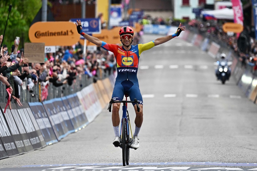 El español Carlos Verona (Lidl-Trek) en la decimoquinta etapa del Giro de Italia, de 219 kilómetros entre Fiume Veneto y Asiago. (Foto de EFE)
