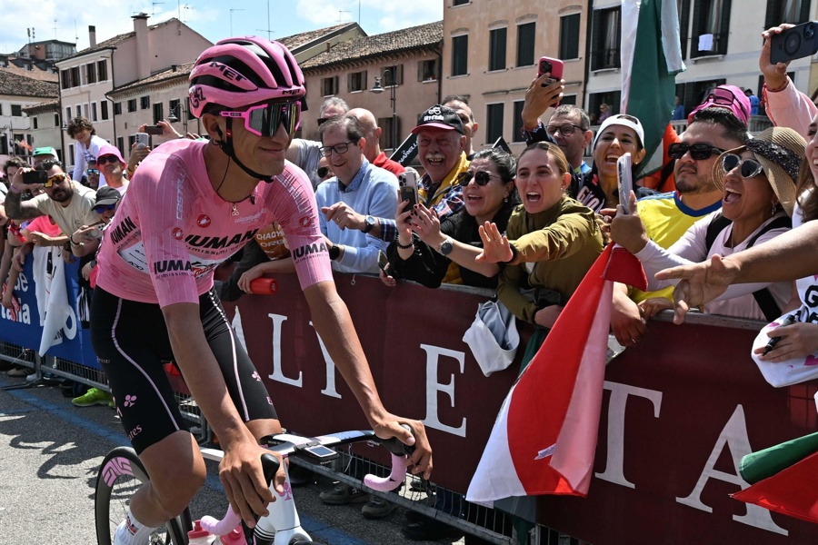 El mexicano Isaac del Toro (UAE), en Treviso, Italia, en una foto de EFE.