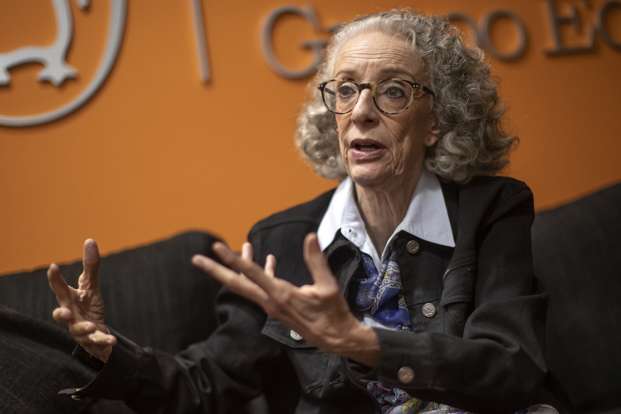 La antropóloga mexicana Marta Lamas habla durante una entrevista con EFE en la Ciudad de México.