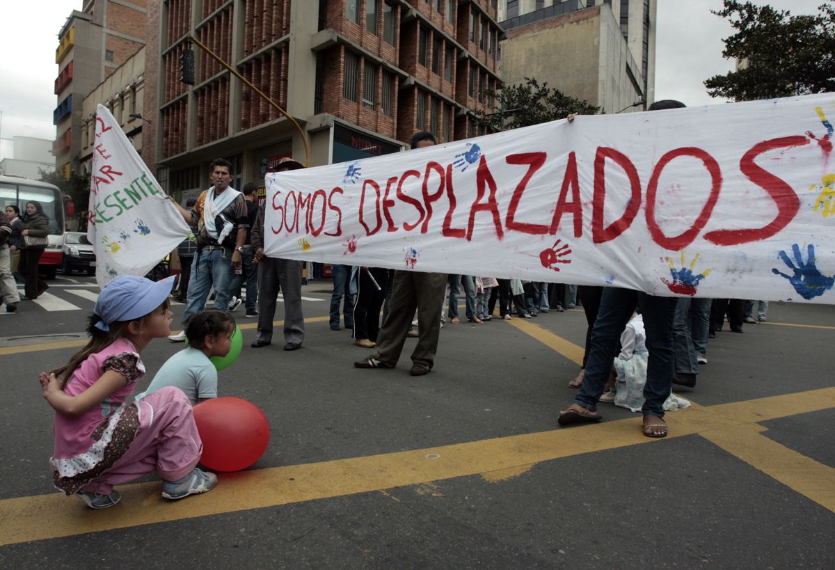 Una protesta de desplazados en Bogotá (Colombia). (Fotografía de archivo de Mauricio Dueñas de la agencia EFE)