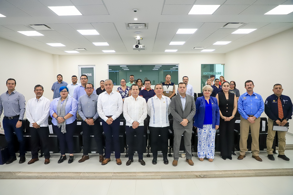 El Rector Christian Torres Ortiz destacó que esa visita forma parte de un esfuerzo articulado de la Universidad de Colima por integrarse al ecosistema nacional de semiconductores. (Foto de la Dirección General de Prensa de la UdeC)