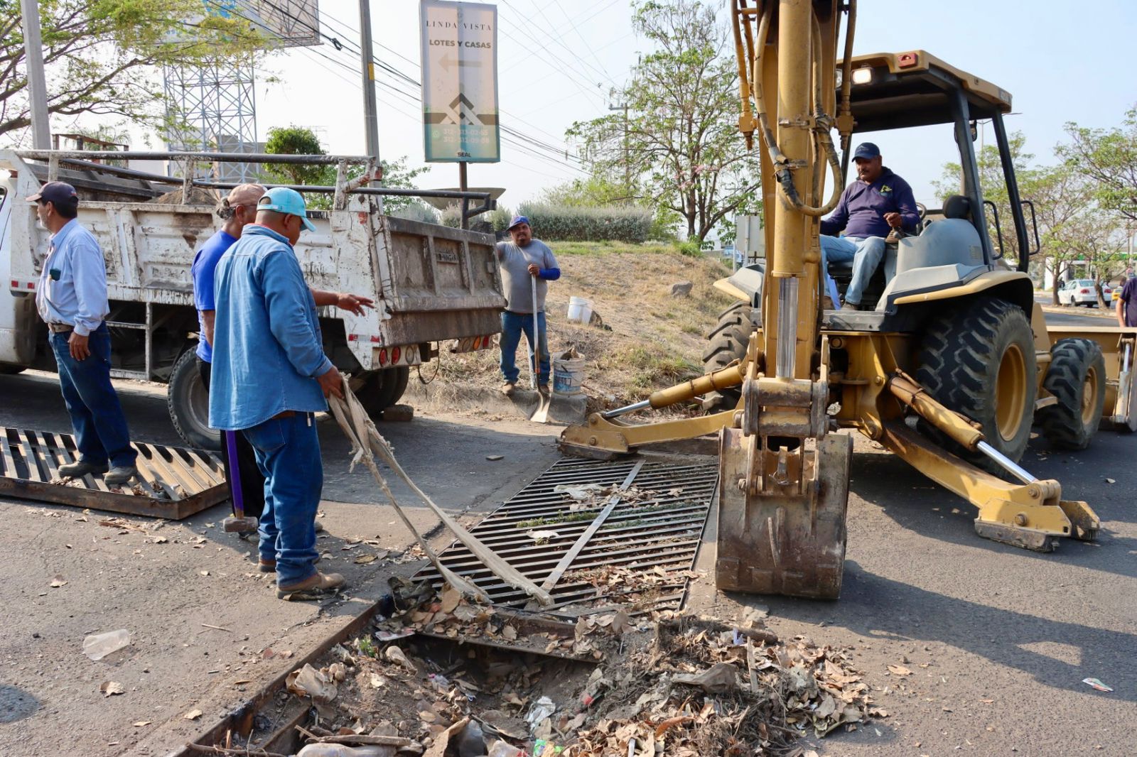 Foto de los trabajos de desazolve proporcionada por la Alcaldía de La Villa.