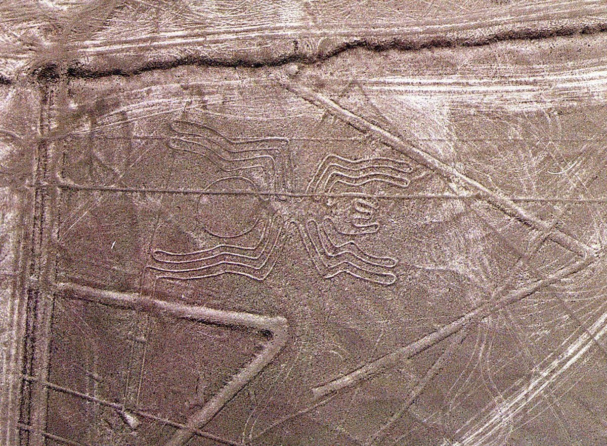 Fotografía de archivo de una vista aérea de un sector de la reserva arqueológica de las Líneas y Geoglifos de Nazca, en Perú.