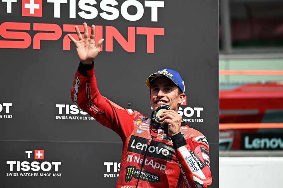 El piloto español de MotoGP Marc Márquez, del Ducati Lenovo Team, tras la sesión de clasificación del Gran Premio de Italia de Motociclismo en el circuito de Mugello en Scarperia, Italia. (Foto de EFE)