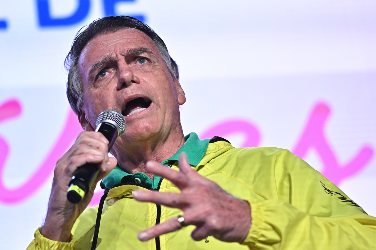 El expresidente de Brasil Jair Bolsonaro habla durante el encuentro nacional de mujeres representantes del Partido Liberal, este 6 de junio de 2025, en Brasilia (Brasil). (Foto de Andre Borges de la agencia EFE)