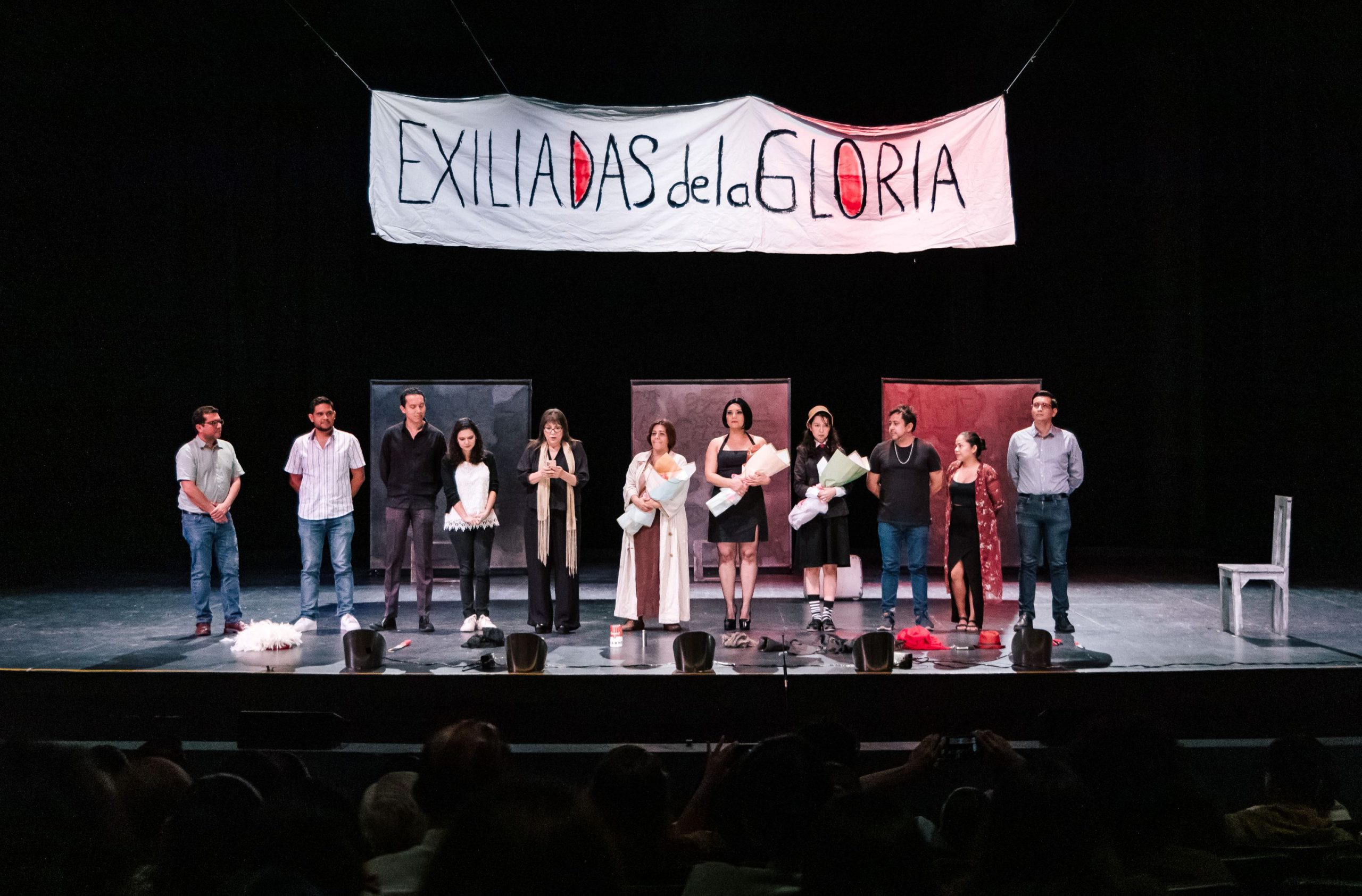 La obra “Exiliadas de la Gloria” utiliza el recurso “teatro dentro del teatro” y rompe constantemente la llamada “cuarta pared”. (Foto de la Dirección General de Prensa de la UdeC)