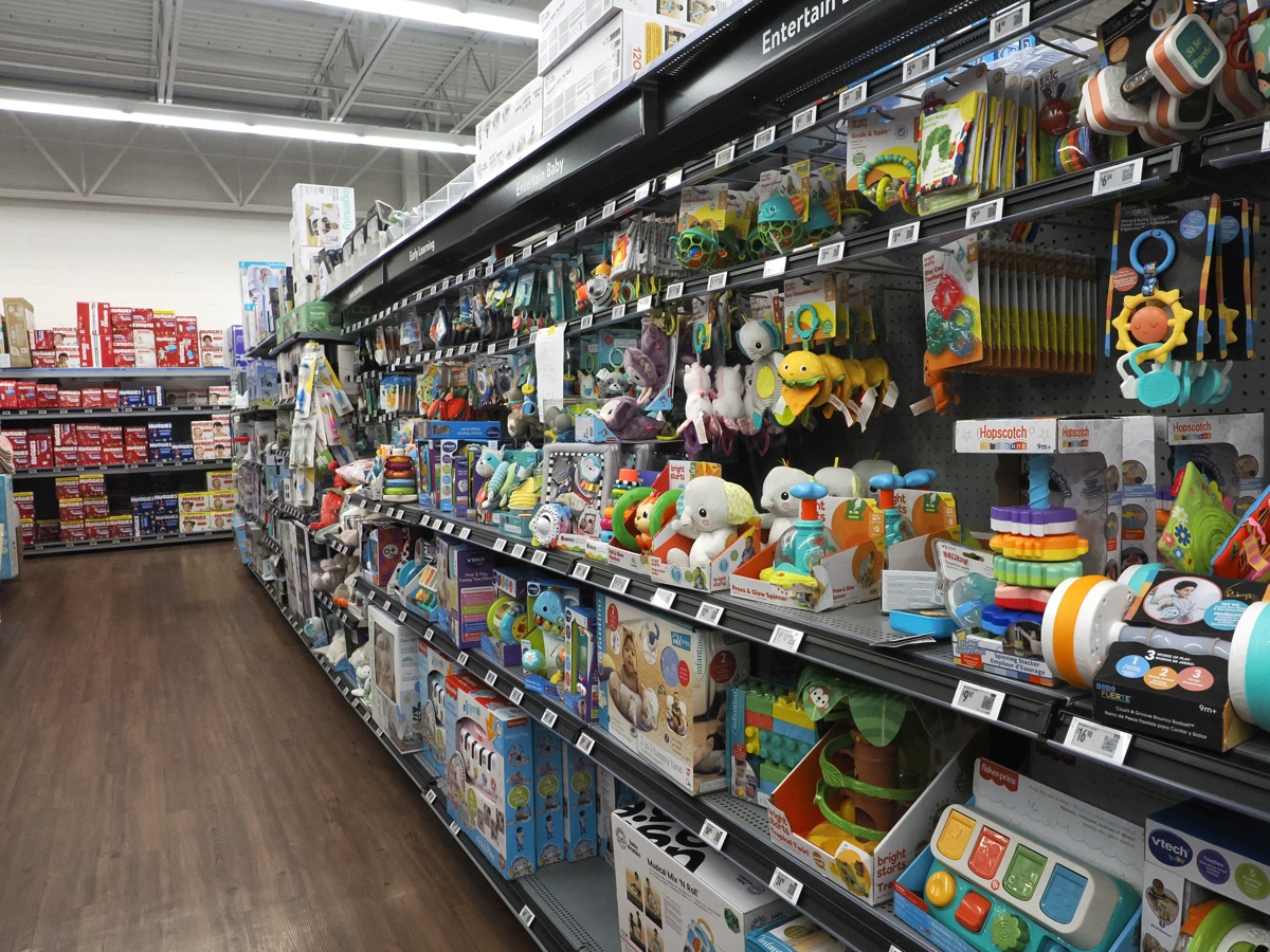 Juguetes fabricados en China en una tienda minorista Walmart en San Leandro, California, EUA, 30 de abril de 2025. (Foto de John G. Mabanglo de la agencia EFE/EPA)