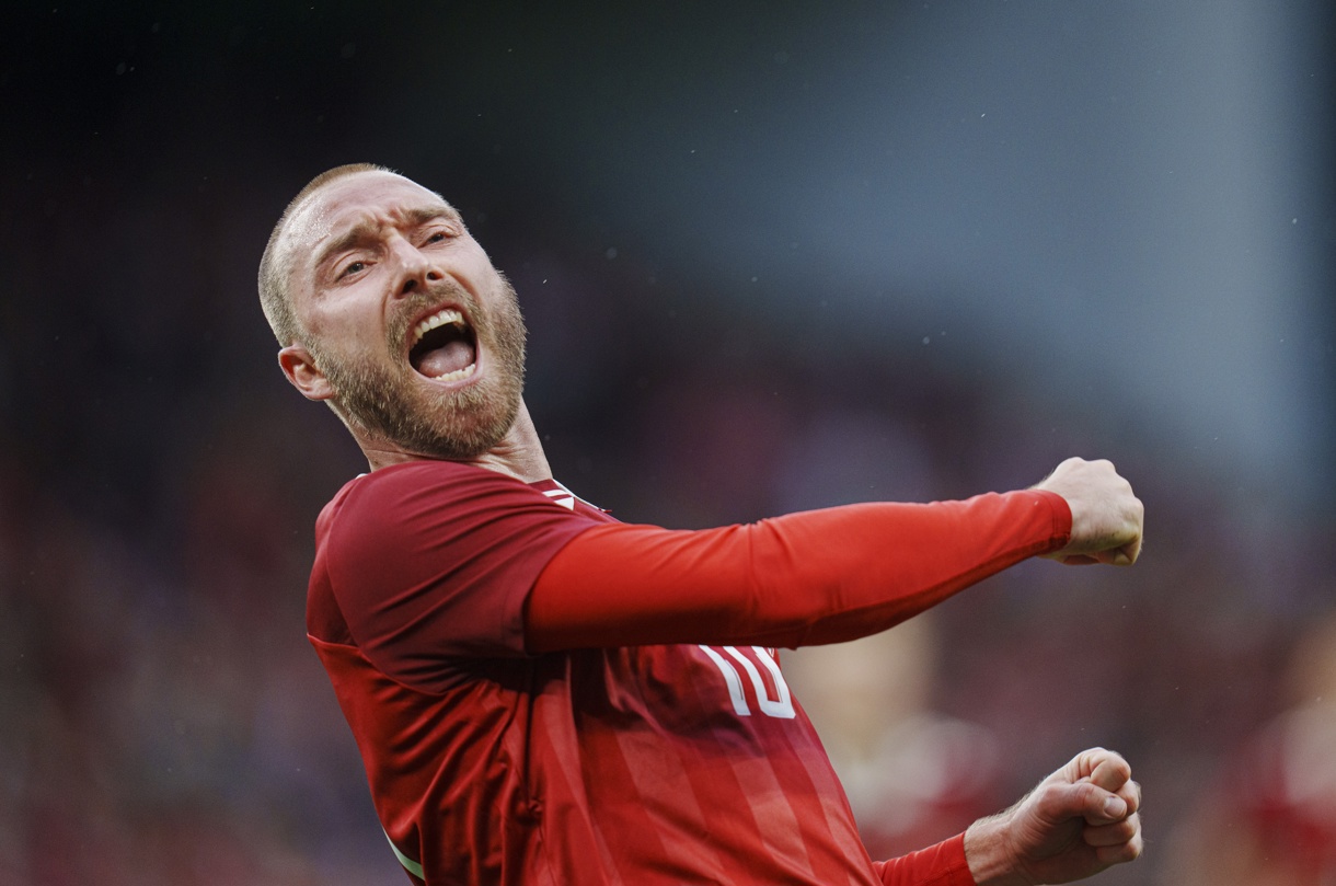 El danés Christian Eriksen celebra el gol de la victoria de Dinamarca ante Irlanda del Norte en Copenhague. (Foto de Liselotte Sabroe de la agencia EFE/EPA)