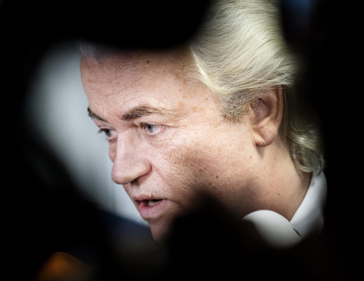 El líder de la derecha radical neerlandesa, Geert Wilders, se retiró este martes de la coalición de gobierno y obligó a los 5 ministros de su partido, el PVV, a dimitir de inmediato, lo que abocó a la caída del gabinete, aunque el resto de sus integrantes gobernarán en funciones hasta las nuevas elecciones. (Foto de Remko de Waal de la agencia EFE/EPA)
