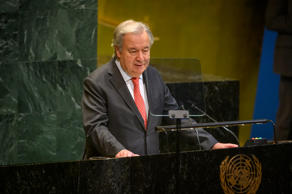 Fotografía cedida por la ONU donde aparece su secretario general, António Guterres, quien este viernes dijo que el sistema de ayuda impuesto por el Gobierno de Israel en Gaza, al margen de la propia ONU, “está matando gente”. (Foto de Loey Felipe de la agencia EFE)