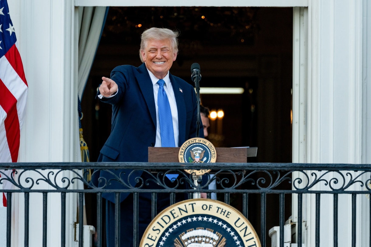El presidente de los Estados Unidos, Donald Trump, habla durante una fiesta de verano en el jardín sur de la Casa Blanca en Washington, DC, EUA. (Foto de Eric Lee de la agencia EFE)