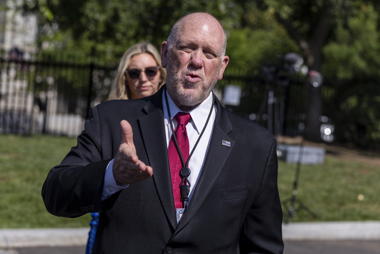 El zar fronterizo de la Casa Blanca, Tom Homan, responde a una pregunta sobre inmigración de los medios de comunicación afuera del Ala Oeste de la Casa Blanca en Washington, DC, EUA, el 19 de junio de 2025. (Foto de Shawn Thew de la agencia EFE/EPA)