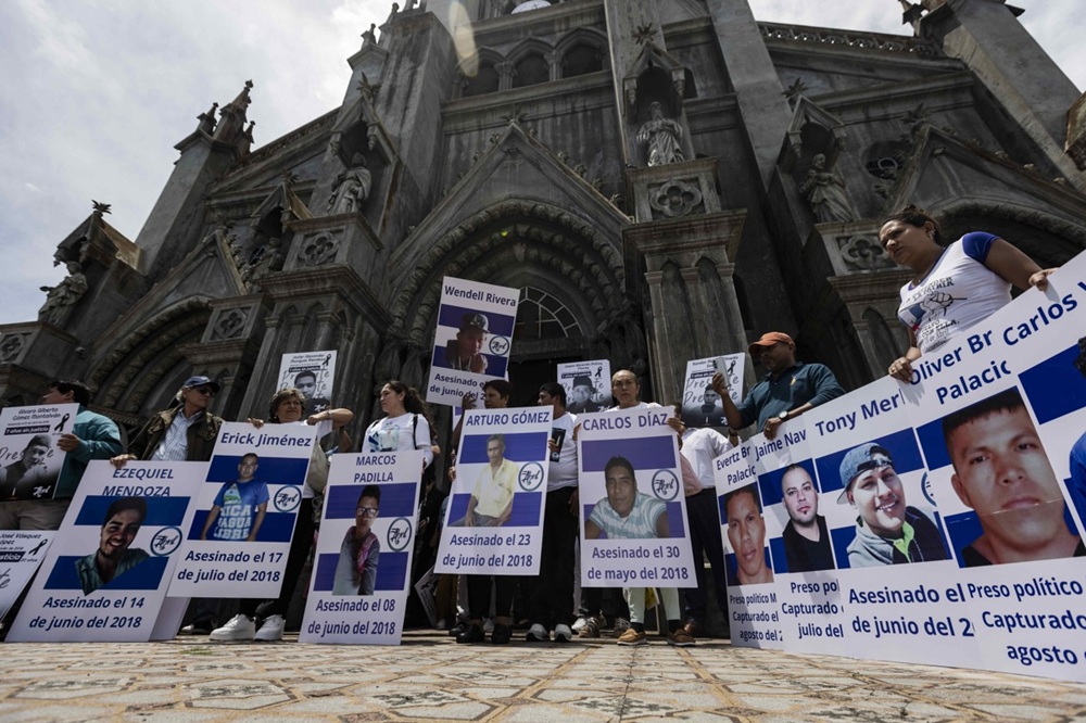 Nicaragüenses se manifiestan este domingo, en Coronado, al este de San José (Costa Rica). (Foto de Jeffrey Arguedas de la agencia EFE)