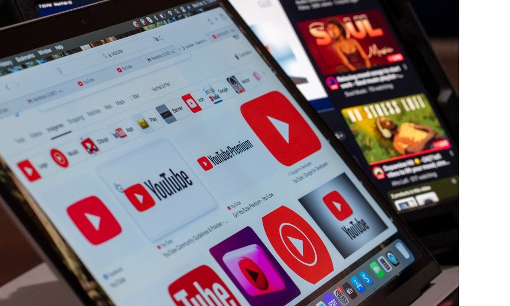 Fotografía de archivo de EFE del logo de YouTube en Nueva York.