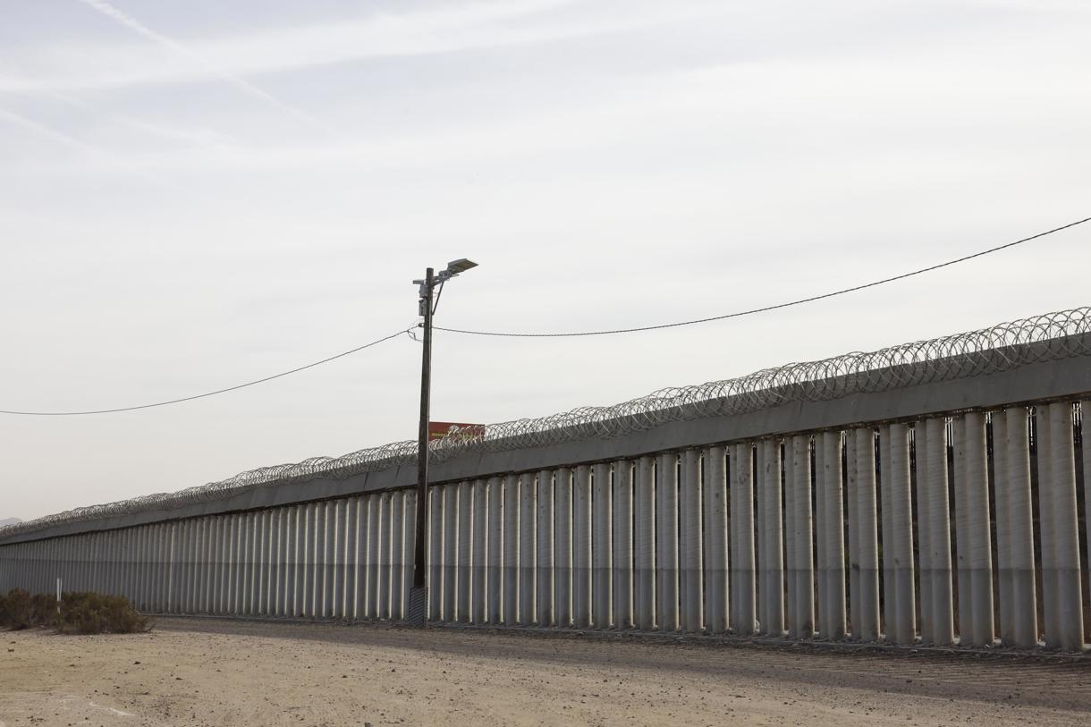 Un muro bordea la frontera entre Estados Unidos y México en San Diego, California, EUA, el 22 de enero de 2025. (Foto de Caroline Brehman de la agencia EFE/EPA)