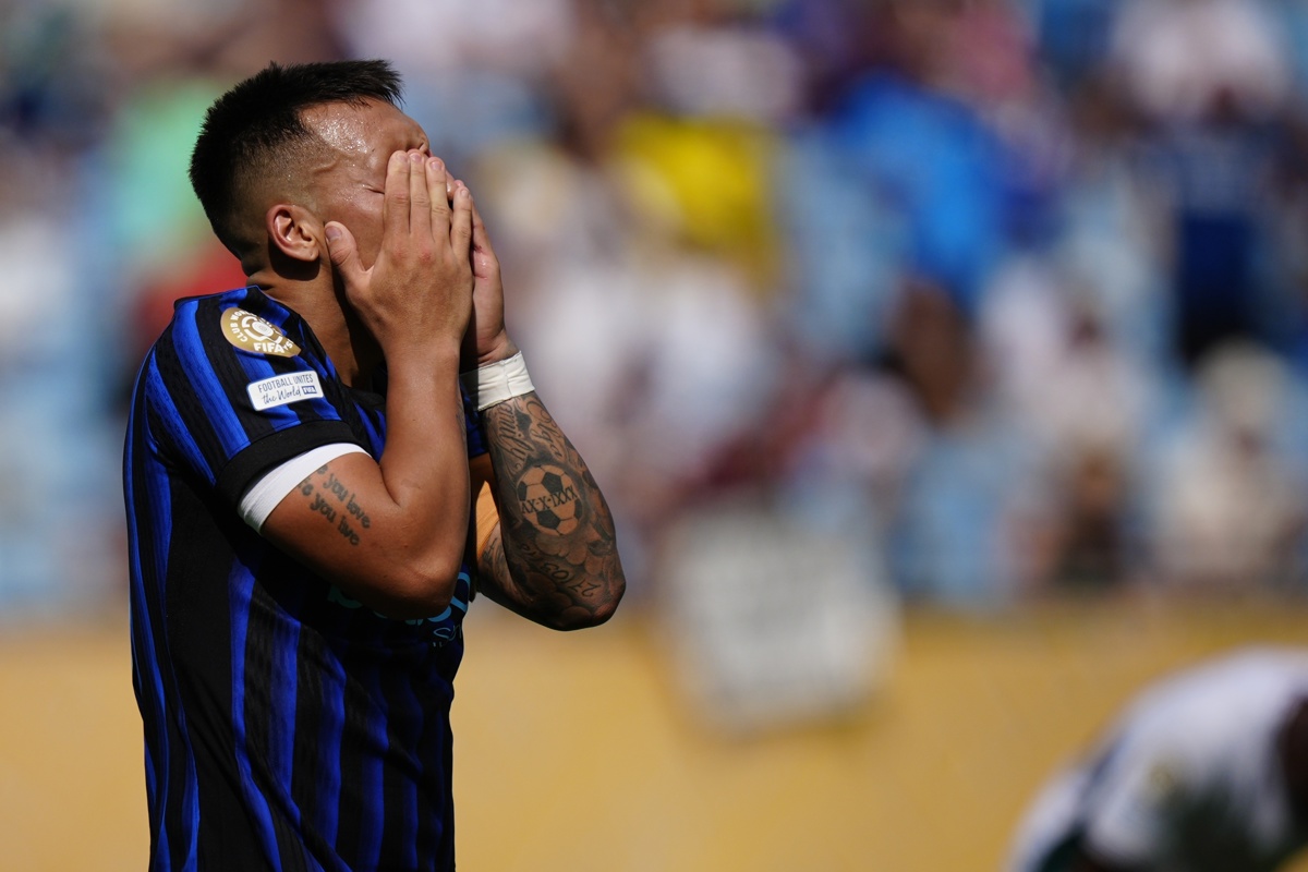Lautaro Martínez del Inter Milán reacciona a un tiro fallado durante el partido del Mundial de Clubes de la FIFA 2025 entre Inter de Milán y Fluminense en Charlotte, Carolina del Norte, EUA. (Foto de Jacob Kupferman de la agencia EFE/EPA)