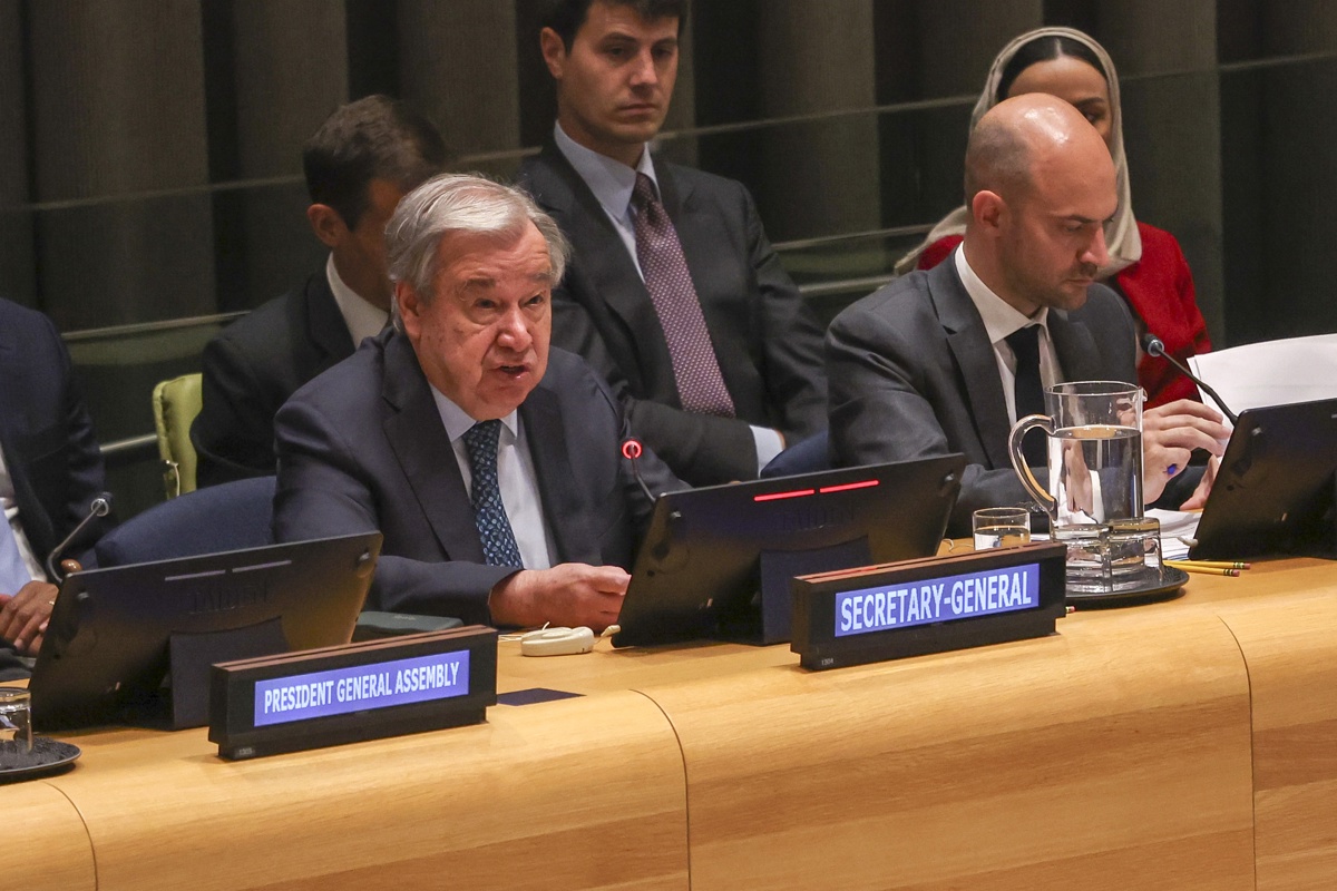 El secretario general de la ONU, António Guterres (i), habla en las Naciones Unidas, en Nueva York, el 28 de julio de 2025. (Foto de Sarah Yenesel de la agencia EFE)