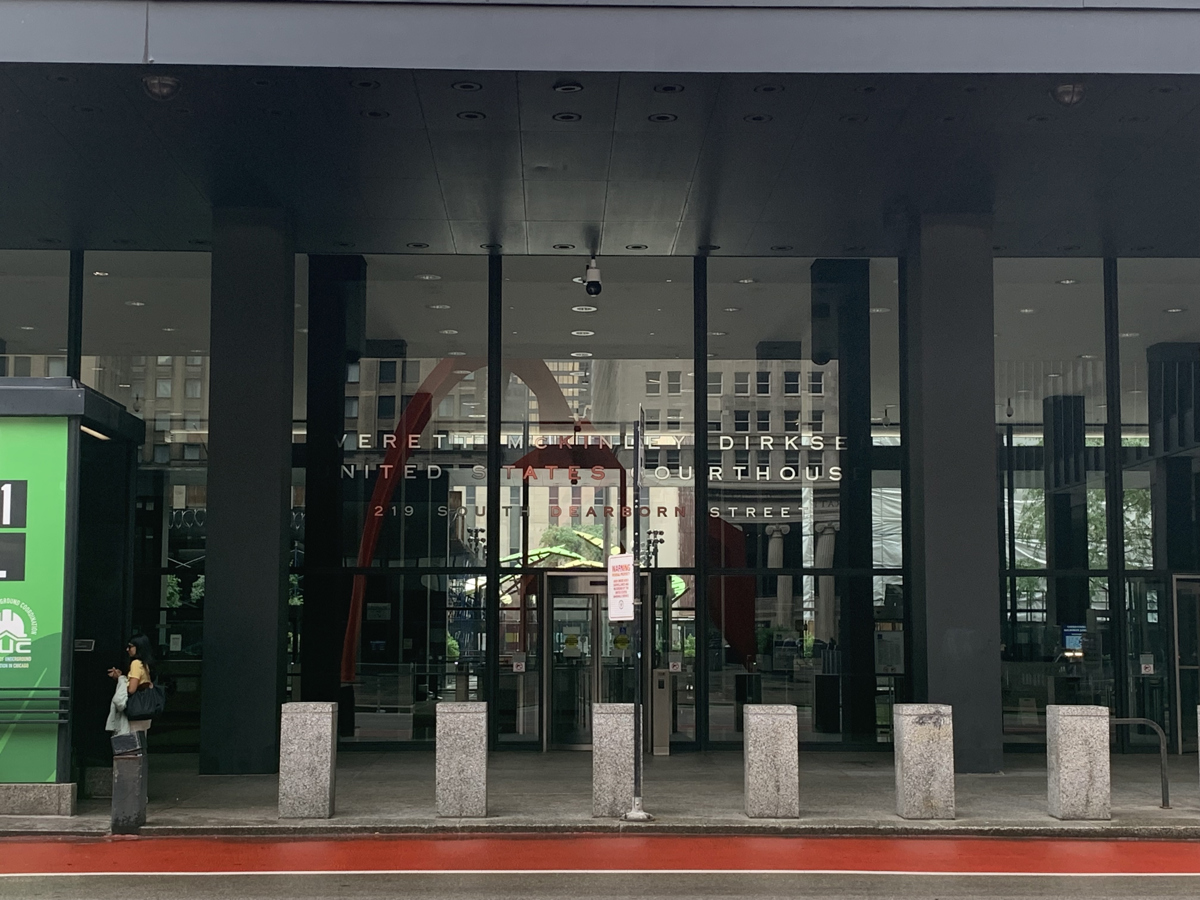 Fotografía de la fachada del tribunal de Chicago este viernes, en Chicago (Estados Unidos). (Foto de Sarah Yáñez Richards de la agencia EFE)