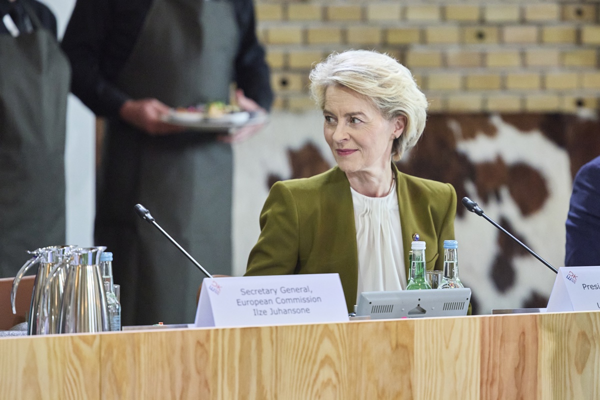 La presidenta de la Comisión Europea, Ursula von der Leyen, afirmó este jueves que la Unión Europea (UE) buscará un “acuerdo de principio” con Estados Unidos antes de la fecha tope del 9 de julio sobre el incremento de aranceles impulsado por el Gobierno del presidente de ese país, Donald Trump. (Foto Mikkel Berg Pedersen de la agencia EFE/EPA)