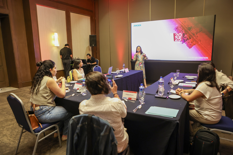 Presentación en la decimosegunda edición de la Cumbre de Excelencia Médica Amgen (CEMA) en Mérida. (Foto de EFE)