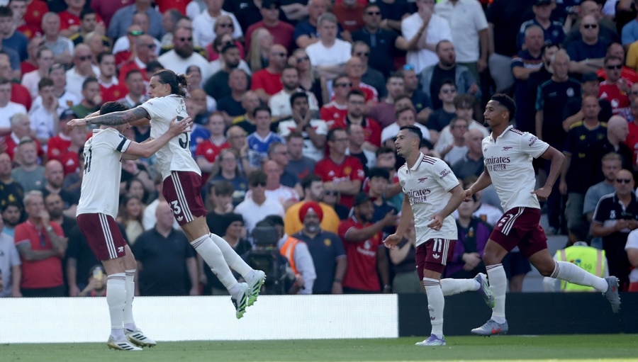 Calafiori celebra el 0-1 de su equipo en una foto de EFE.
