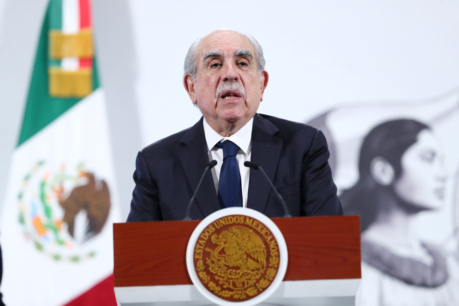 El titular de la Comisión Presidencial para la Reforma Electoral, Pablo Gómez, habla durante una rueda de prensa en Palacio Nacional de la Ciudad de México. (Foto de EFE)