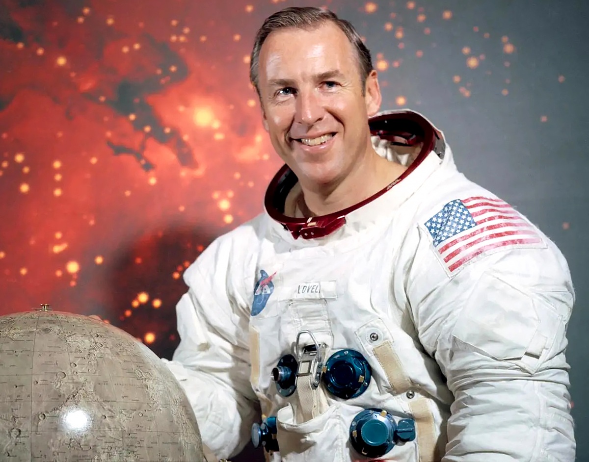 Fotografía cedida por la NASA donde aparece el comandante de la misión Apolo 13, Jim Lovell. (Foto EFE/NASA)