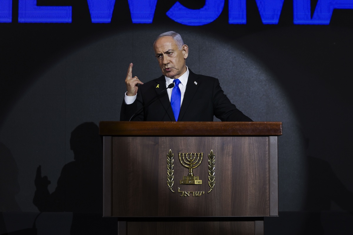 El primer ministro israelí, Benjamín Netanyahu, pronuncia un discurso durante la recepción del Día de la Independencia de EUA organizada por Newsmax, en el hotel Waldorf Astoria de Jerusalén, el 13 de agosto de 2025. (Foto de Ronen Zvulun de la agencia EFE/EPA)