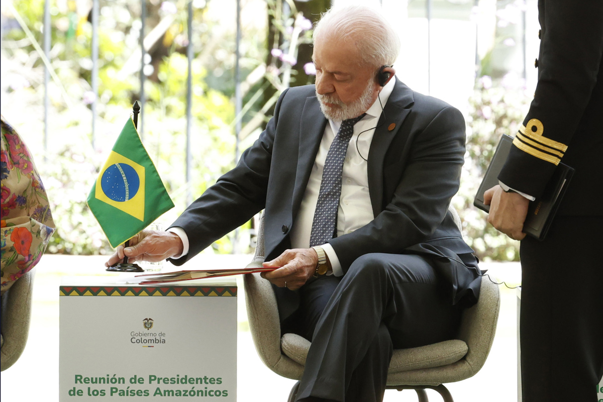 El presidente de Brasil, Luiz Inácio Lula da Silva, asiste a la V Cumbre de Países Amazónicos este viernes, en Bogotá (Colombia). (Foto de Mauricio Dueñas Castañeda de la agencia EFE)