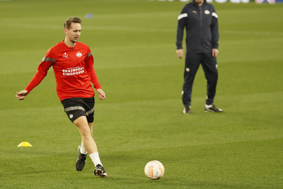 El delantero neerlandés Luuk de Jong con el PSV Eindhoven durante un entrenamiento en Sevilla. (Foto de archivo de José Manuel Vidal de la agencia EFE)