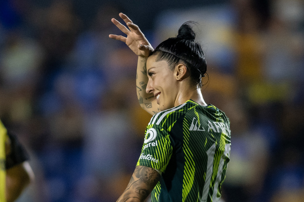 Jennifer Hermoso (c) de Tigres femenil celebra un gol en el estadio Universitario de la ciudad de Monterrey (México). (Foto de archivo de Miguel Sierra de la agencia EFE)