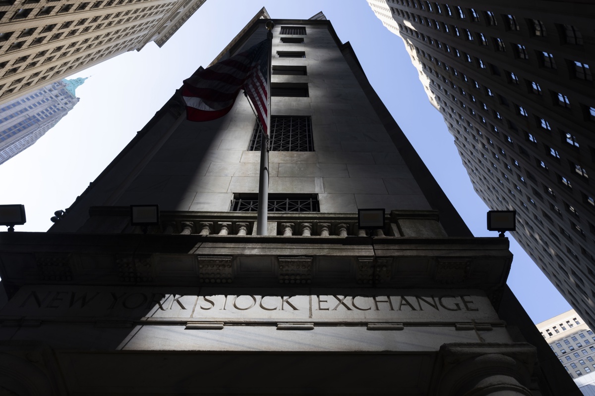Entrada de la Bolsa de Nueva York (EUA). (Foto de archivo Justin Lane de la agencia EFE)